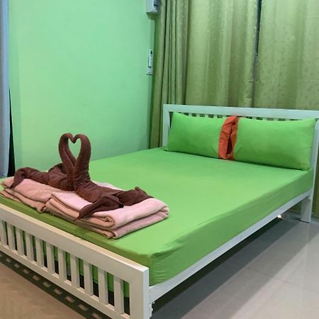 Winny Apartment Rayong Esterno foto
