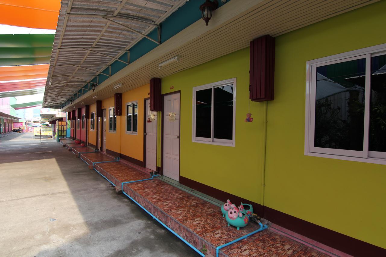 Winny Apartment Rayong Esterno foto