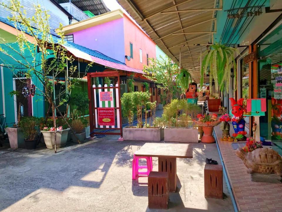 Winny Apartment Rayong Esterno foto