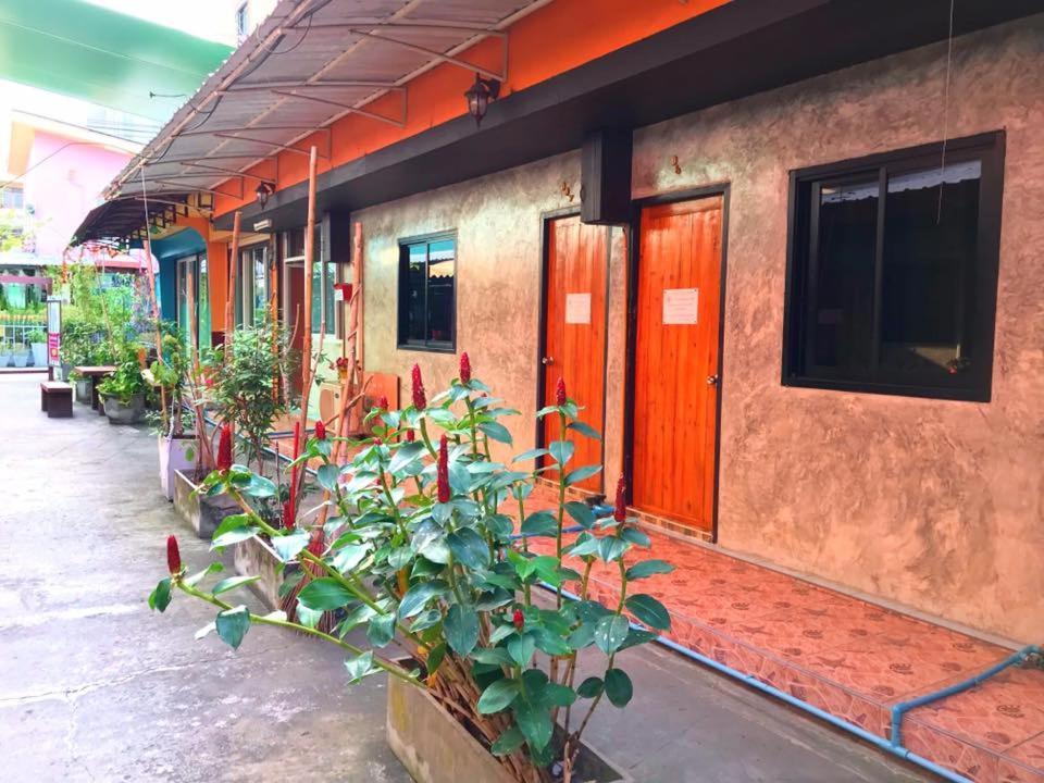 Winny Apartment Rayong Esterno foto