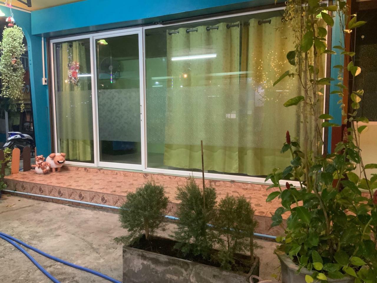 Winny Apartment Rayong Esterno foto