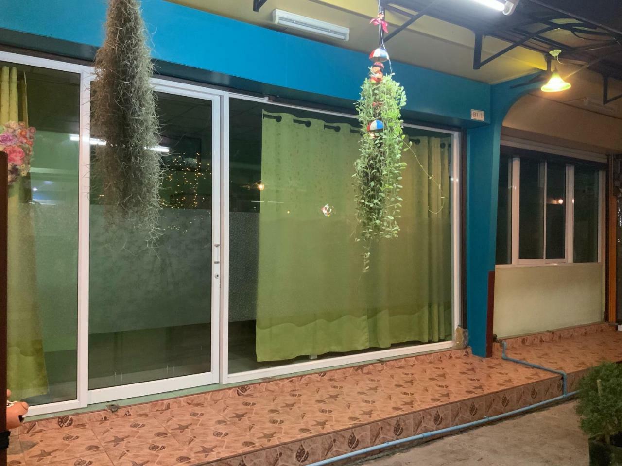 Winny Apartment Rayong Esterno foto