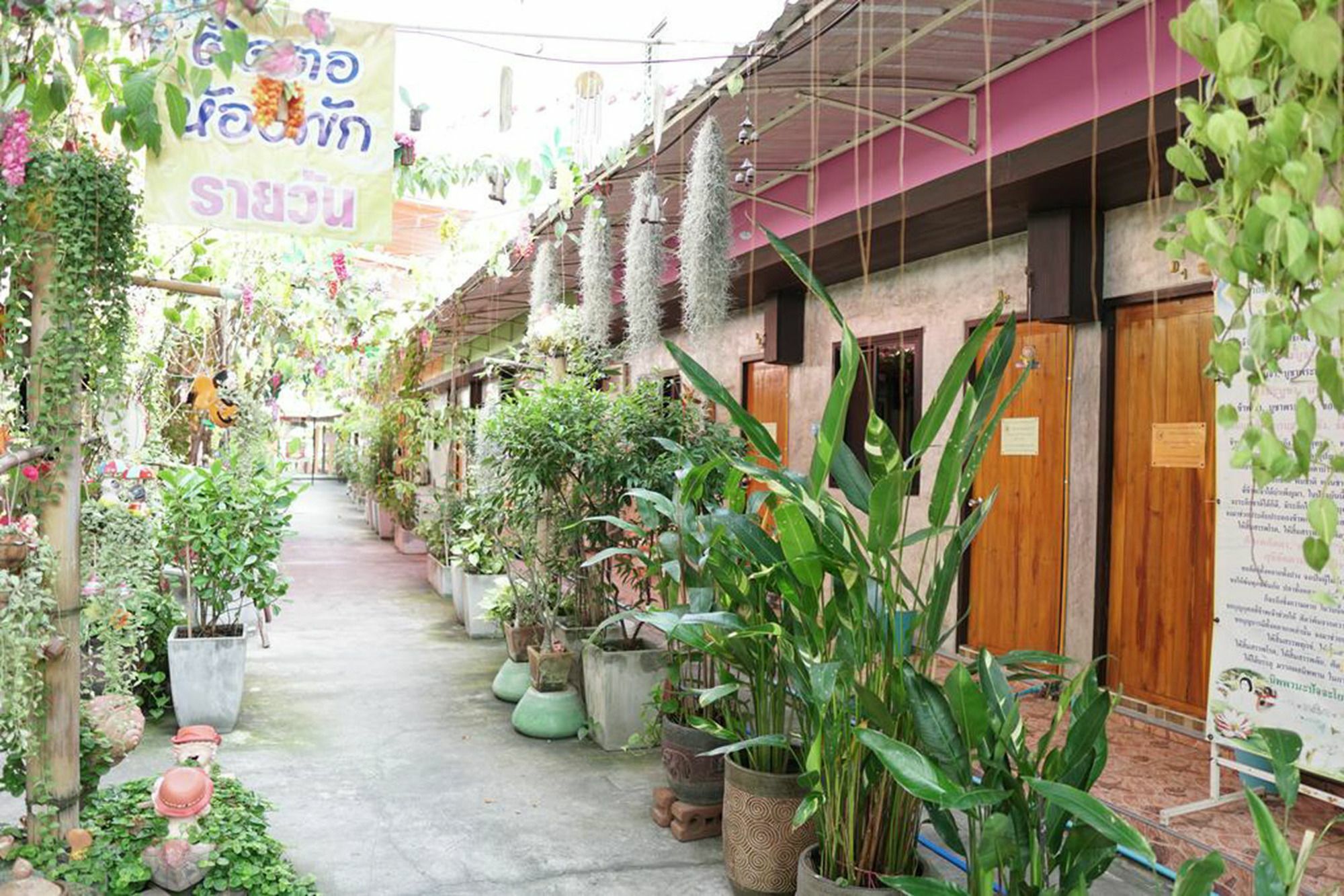 Winny Apartment Rayong Esterno foto